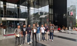 Aliansi Pemuda Mahasiswa Anti Korupsi Maluku demo KPK