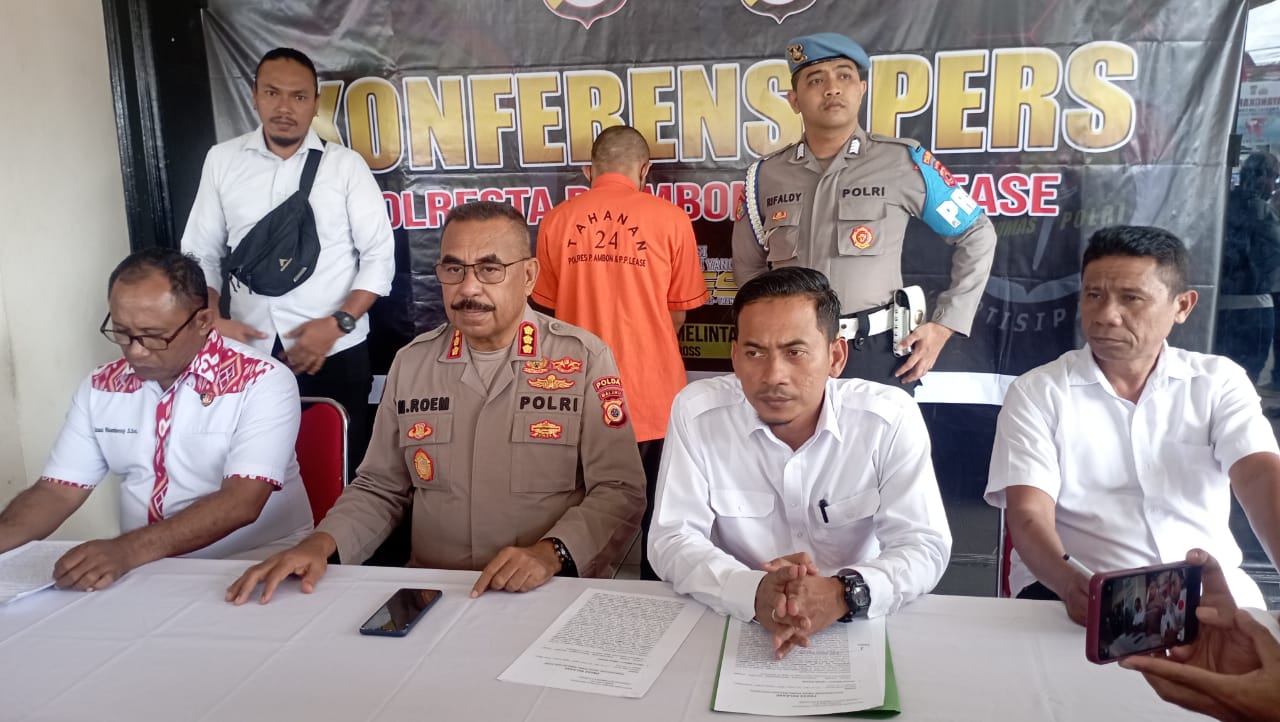 Konferensi pers kasus penganiayaan yang dilakukan anak Ketua DPRD Kota Ambon dimana korban meninggal dunia beberapa saat setelah dianiaya.