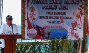 Bupati Malra Lepas Lomba Dayung Perahu Naga, Ini Pesannya