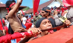 Ini Ritual Mandi Kebal, Prosesi Adat Tarian Cakalele ala Negeri Hulaliu