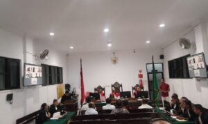 Bantah Habis Tudingan Saksi, Hakim Sebut Fatlolon Gagal