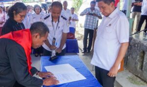 Lantik Saniri Negeri Hatalai, Walikota Ingatkan Persatuan Negeri