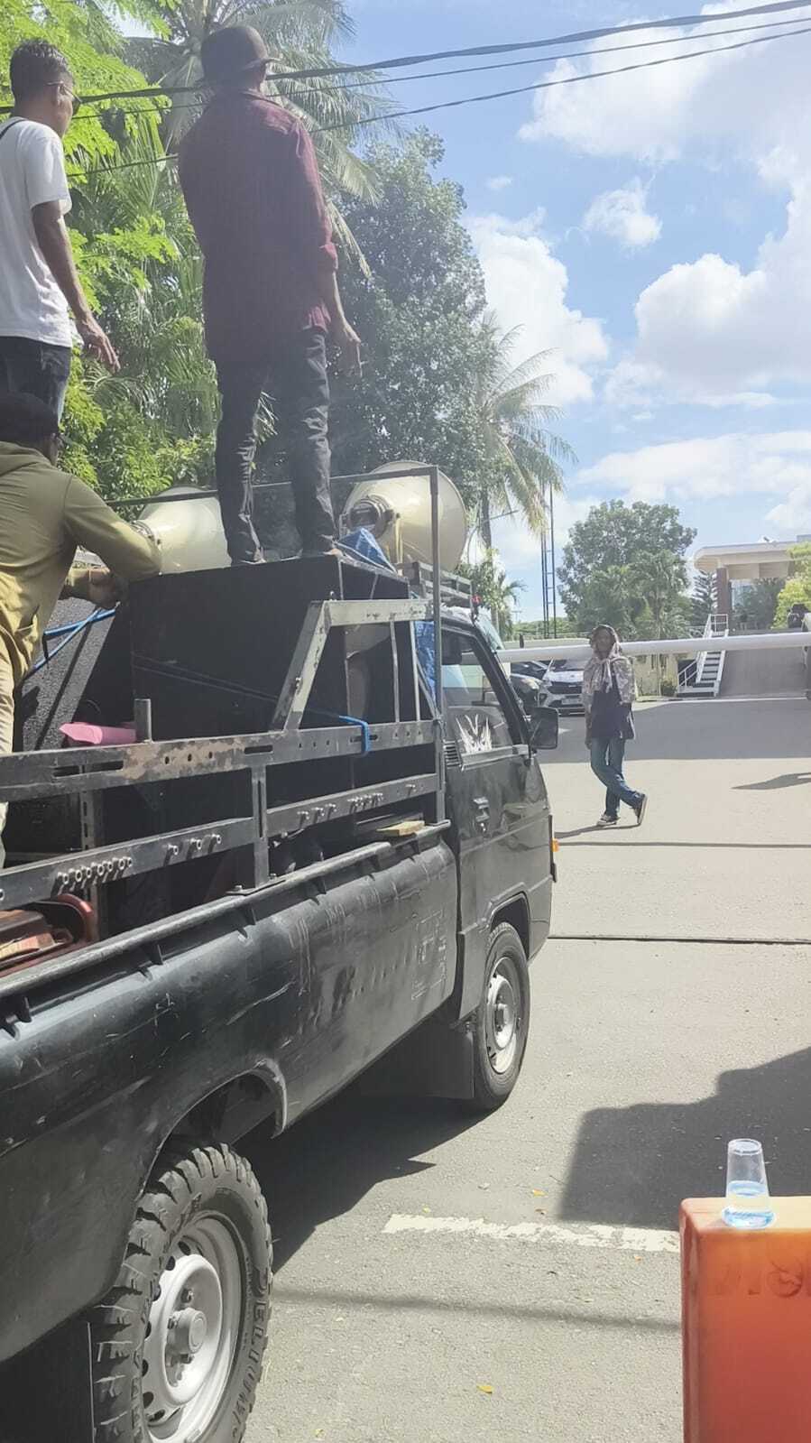 AKSI Di KANTOR GUBERNUR MALUKU