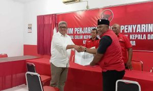 Siap Lanjutkan Kepemimpinan di Malra, Thaher Hanubun Mendaftar di PDI Perjuangan