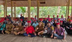 Dikbud Malteng Berikan Edukasi Penghayat Kepercayaan Suku Noaulu