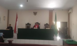 Sidang Praperadilan Tersangka PF Ditunda, Pendukung PF Ngamuk