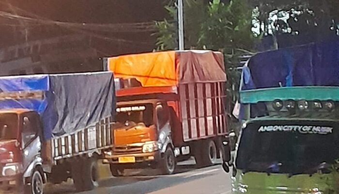 Warga Mengeluh, Mobil Truk  Penuhi Jalan Seputran Pelabuhan Ferry Galala