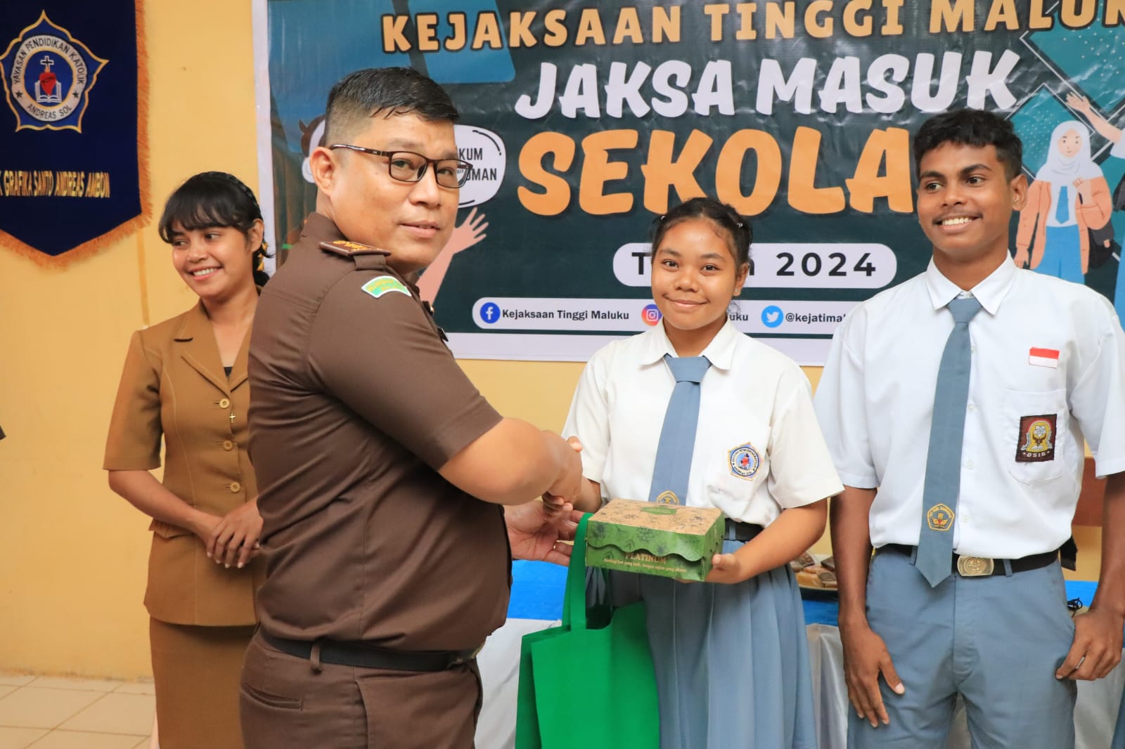 Jaksa Masuk Sekolah