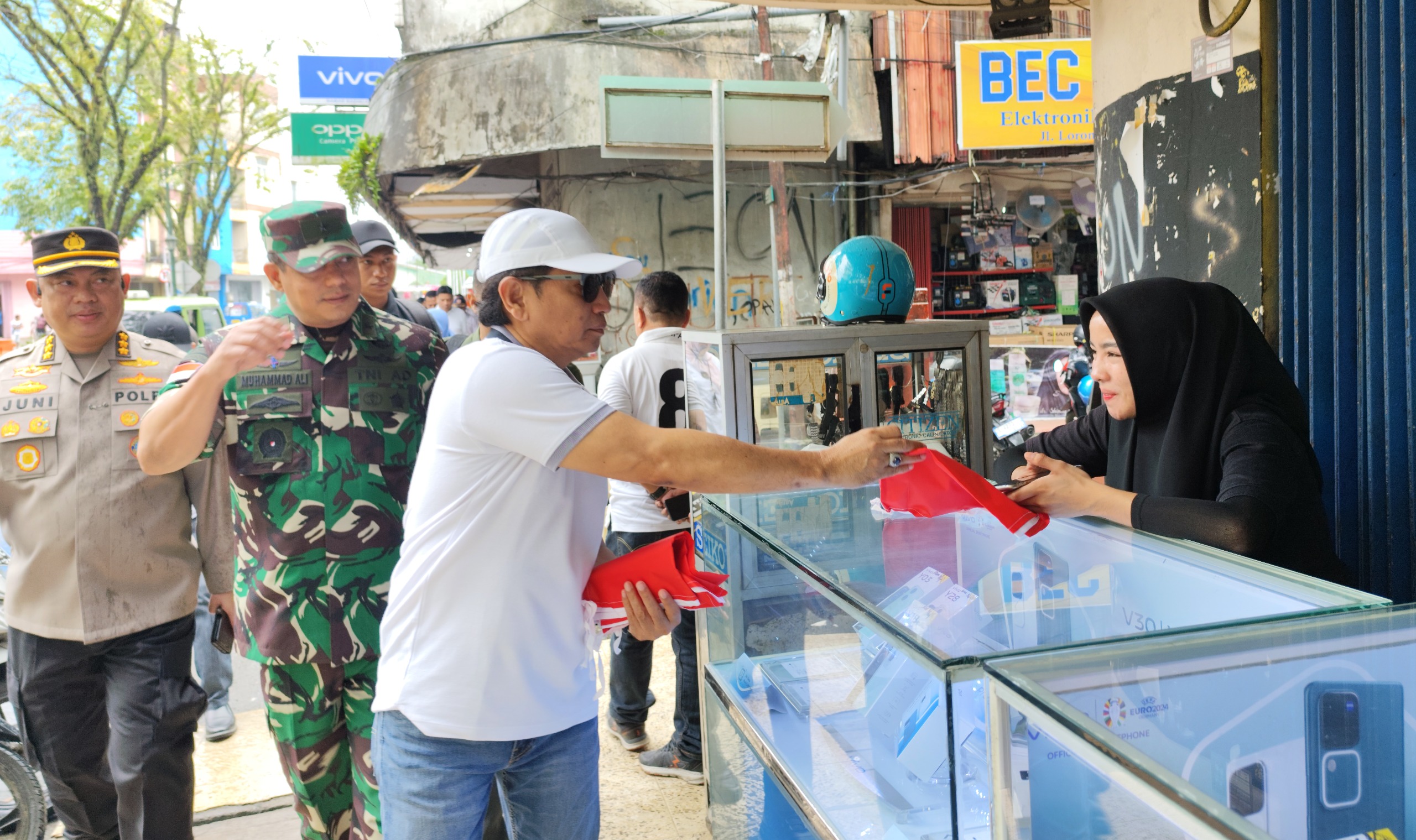 Pemprov Bagi 6.300 Bendera Merah Putih