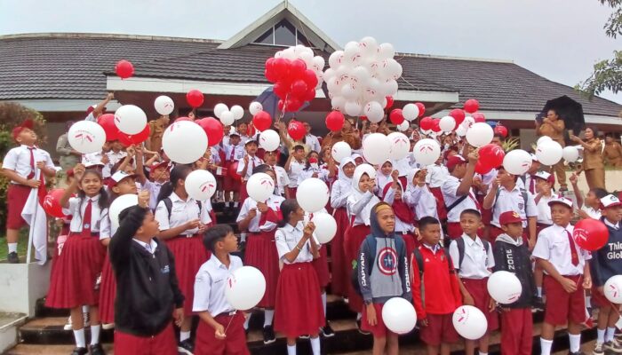 Pemkot Sebar 5.500 Bendera Merah Putih ke Warga Kota Ambon