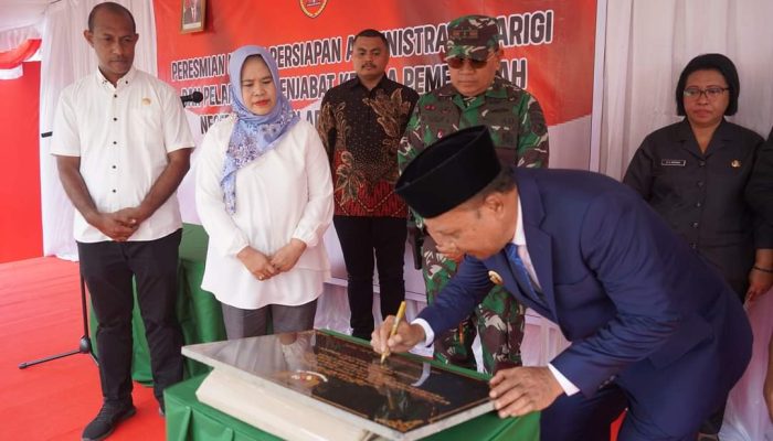 Pj Bupati Sahubawa Resmi Tiga Dusun di Seram Utara Jadi Negeri Administratif