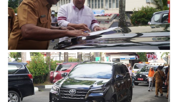 Agus Ririmasse Kembalikan Dua Mobil Dinas ke Pemkot Ambon