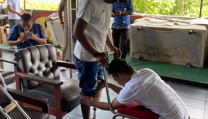 Dinsos Salurkan Bantuan 9 Kaki Palsu, Pemkot Juara 3 Kota Layak Wirausaha