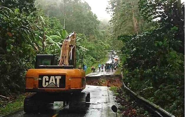 BPJN Maluku Bergerak Cepat Perbaiki Jalan Amblas Poros Wahai-Masohi