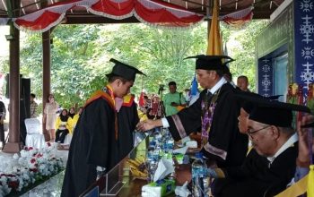 Wisudawan Perdana