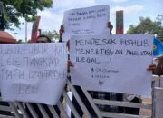 GERSAM Gelar Demo; Tuding Dinas Pehubungan Biang Kerok Ijin Trayek & Parkir Liar