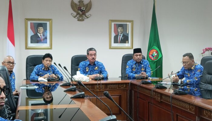 Rapat dengan Pusat Gubernur Hendrik Lebih Condong ke Transmigrasi Lokal