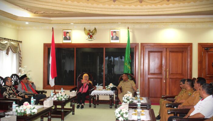 Tiba di Ambon Gubenur Jawa Timur Boyong Rombongan Sukseskan Misi Dagang