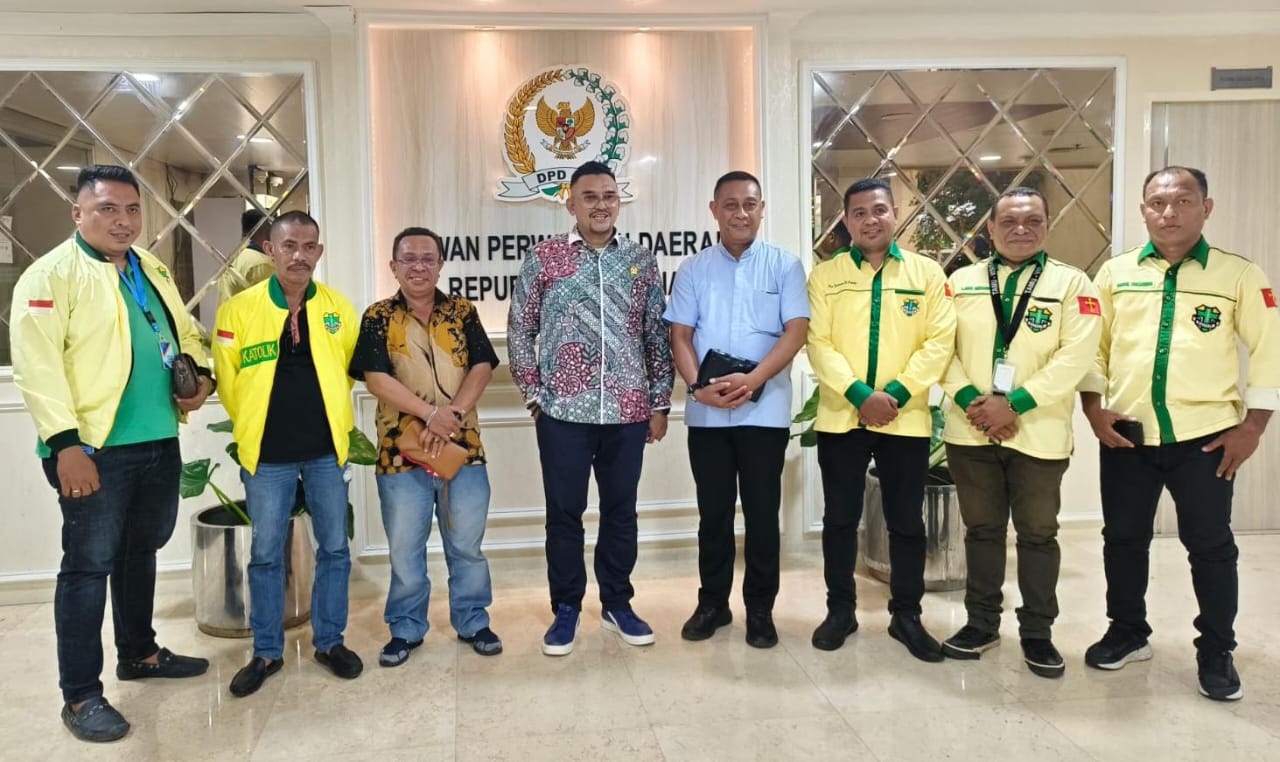 Pose Bersama