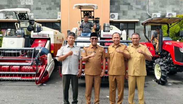 Sukses Lobi ke Pusat, Bupati Ozan Salurkan Bantuan Pertanian ke Petani