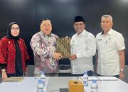 Bupati Maluku Tengah Terima Bantuan Bus Sekolah dari Kemenhub RI