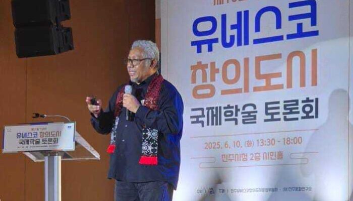 Direktur AMO Bawa Presentasi di Kota Jinju – Korea Selatan