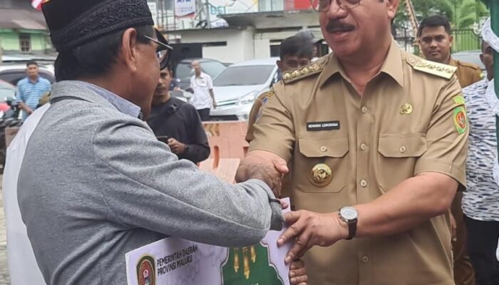 Pemda Maluku Serahkan 151 Hewan Kurban, Presiden 17 Ekor Sapi untuk Maluku