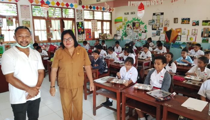 3.268 Siswa di Nusaniwe Akhirnya Menikmati Makanan Bergizi Gratis