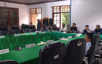Aksi Demo di DPRD KKT