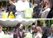 Majelis Taklim Al-Madinah & TP-PKK Ambon Bagi 200 Paket Daging Hewan Kurban