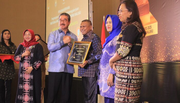 Gubernur Maluku Buka Paritrana Award 2025, Serahkan Santunan Kematian