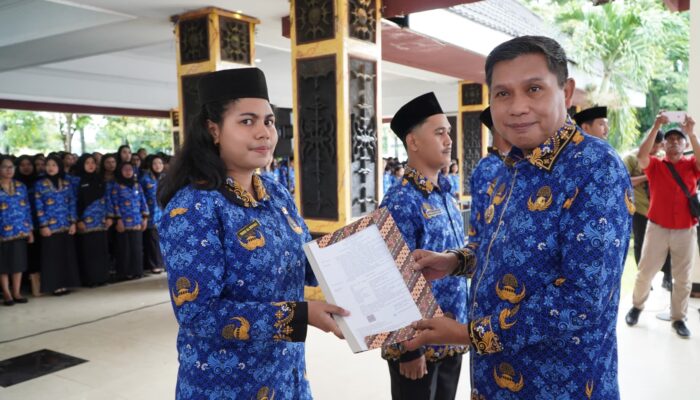 Serahkan SK CPNS Kota Ambon Wattimena Tekankan Pengabdian dan Loyalitas