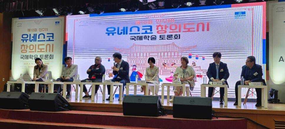 DISKUSI PANEL