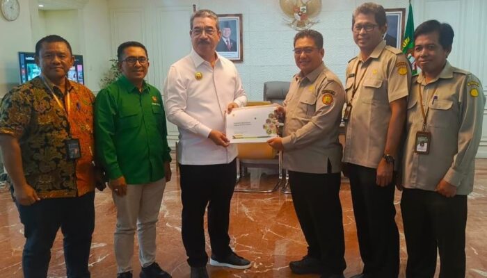 Gubernur Maluku Terima Dirjen Perkebunan Kementrian Perkebunan 