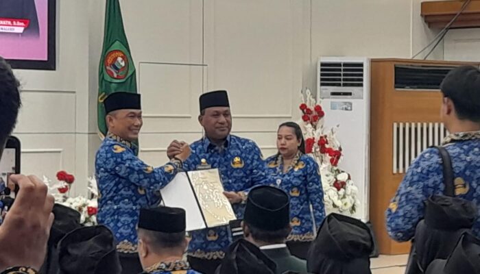 Pemprov Maluku Serahkan Sertifikat Tanah ke BKN RI, Vanath: Kantor Perkuat Kinerja ASN