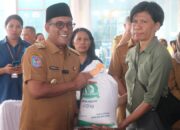 Bupati Zulkarnain Bagi Pangan Murah; 30 Ribu Keluarga Terima Manfaat