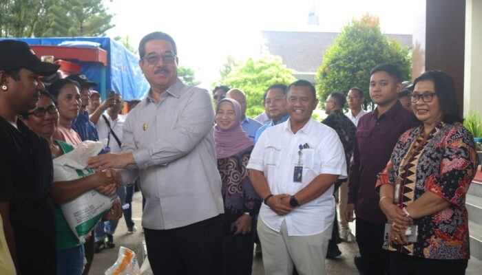 Resmi Lepas Bantuan Beras untuk 119.990 KK, Gubernur Harap Tepat Sasaran