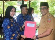 Bupati Zulkarnain Serahkan 1.400 SK Tenaga PPPK