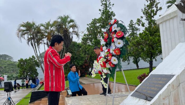 Jelang HUT ke-80 Maluku, Sekda Pimpin Ziarah dan Tabur Bunga di TMP Kapahaha