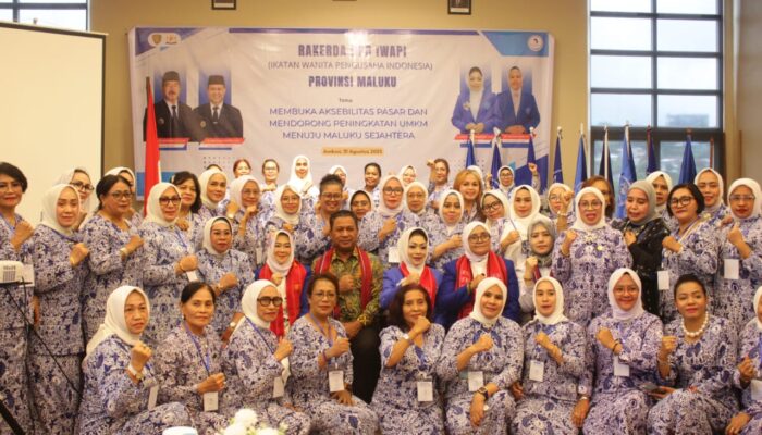 Vanath Buka Rakerda Ikatan Wanita Pengusaha Maluku