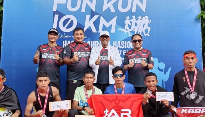 Dua Anggota Yonif 731/Kabaressi Sabet Juara Lari 10 Km di Masohi