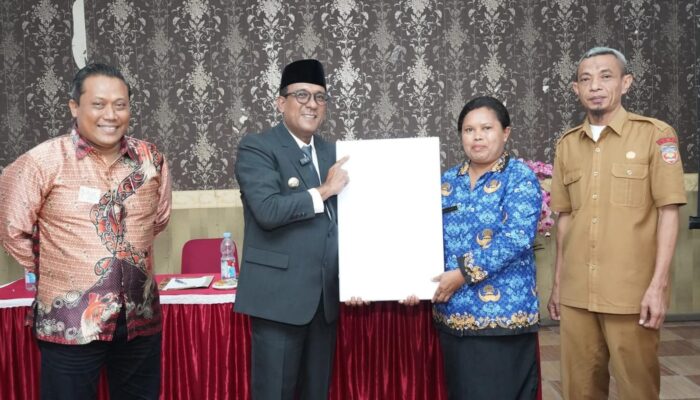 Bupati Malteng Serahkan 4 Unit Starlink, Jangkau Wilayah 3T