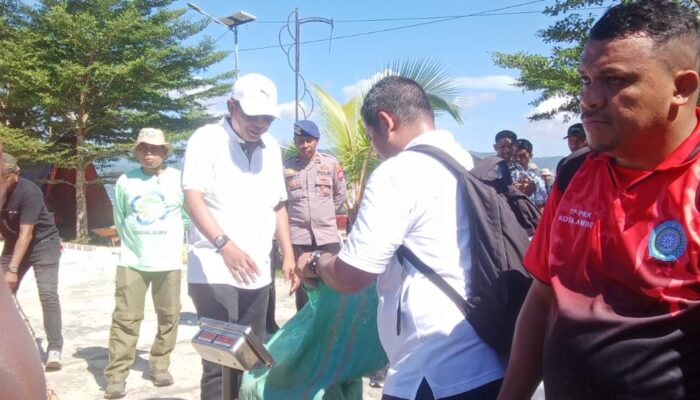 Walikota: Kalau Rekreasi ke Teluk Ambon Cukup Bawa Cobek, Semuanya ada di Laut