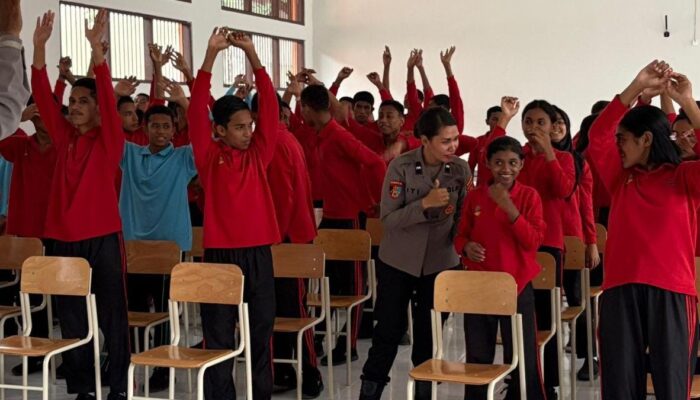 Police Goes to School, Polresta Ambon Sambang Sekolah Rakyat 40