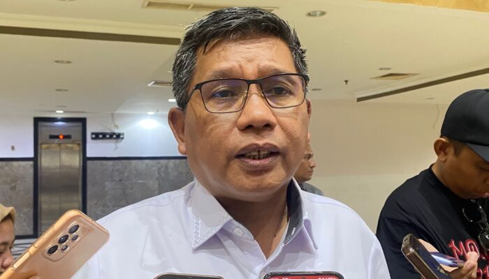 Kementerian Kelautan dan Pemkot Ambon Siapkan Kapal Pengeruk Sampah Teluk Ambon 