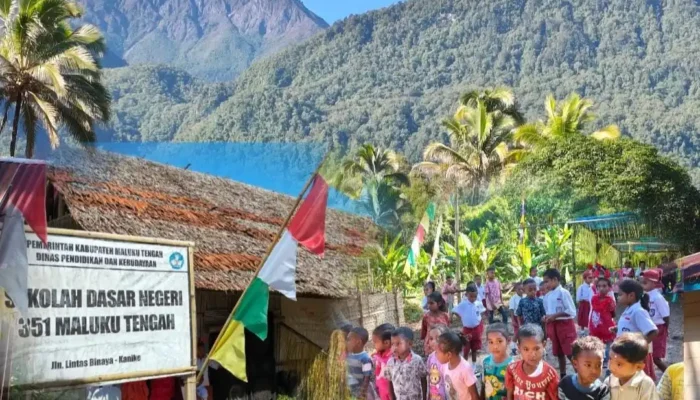 Solar Tipis Sinyal Padam, Cerita Sekolah dari Pedalaman Pulau Seram