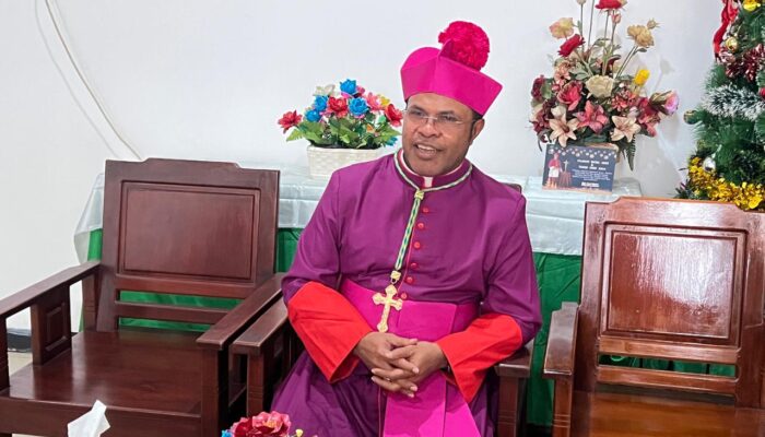 Batal Open House Natal Karena Duka Sumatera, Uskup Senno Ngutra Apresiasi Tugas Wartawan