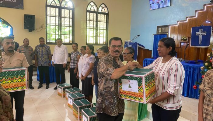 Safari Natal Pemkot Ambon Kunjungi GPM PNIEL Batu Gajah