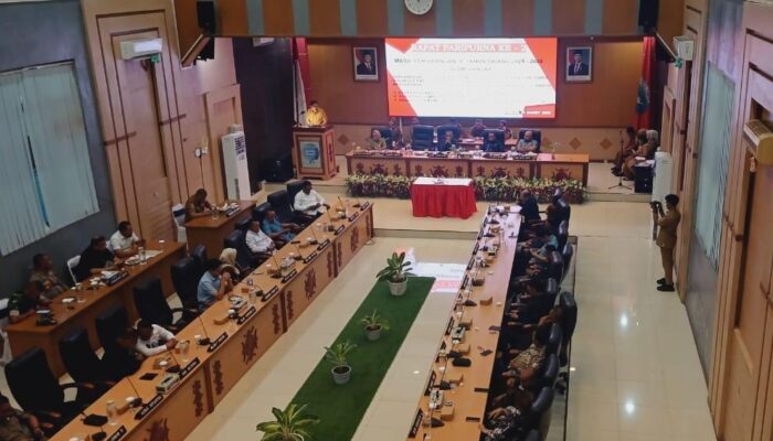 Pemkot Ambon Serahkan LKPJ 2025, Lego 3 Ranperda ke DPRD