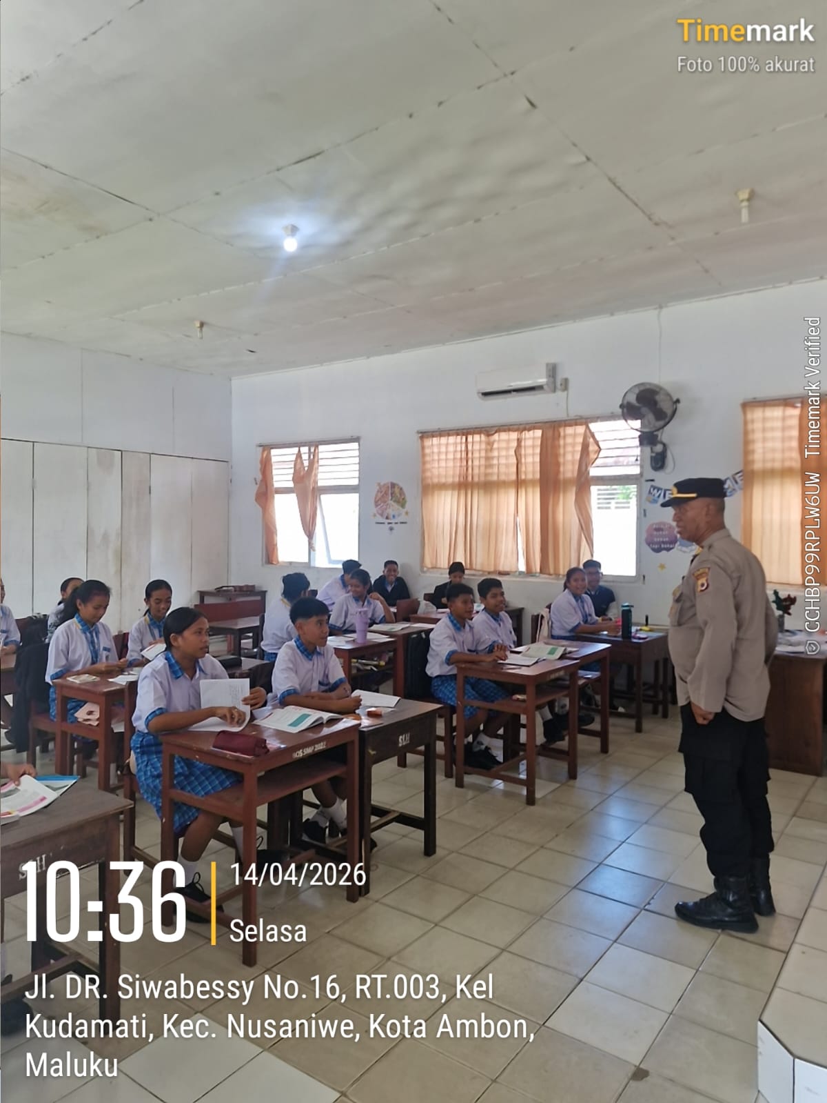 Polisi Mangente Sekolah